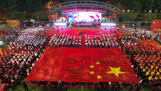 “十萬歌聲獻祖國 砥礪奮進新時代”長安鎮慶祝新中國成立70周年專題MV發布_結果.jpg