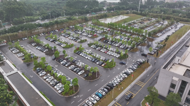 厚街開放首個共享機關企事業單位停車場.jpg