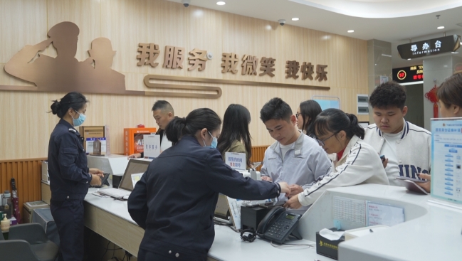厚街：節后開工首日，政務服務“滿格”上線.jpg