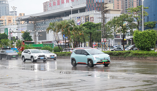 3【標題】雨天行車 謹慎駕駛.JPG